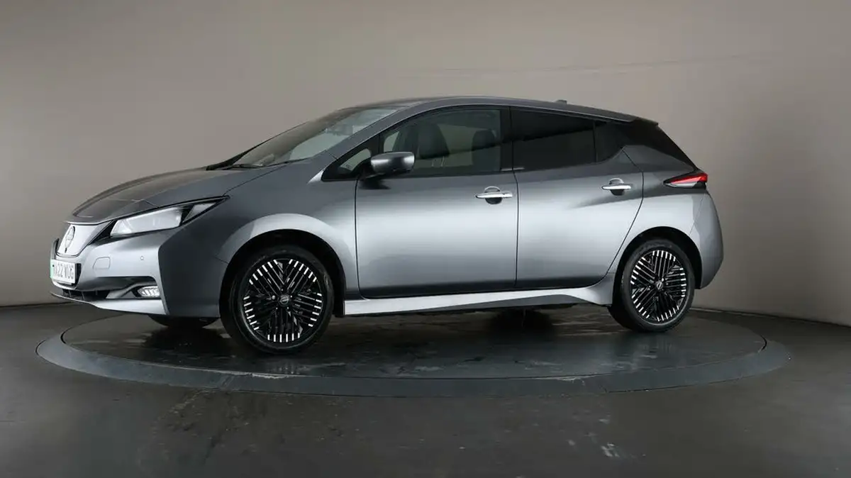 2022-nissan-leaf-e-e-tekna-59kwh-big-33