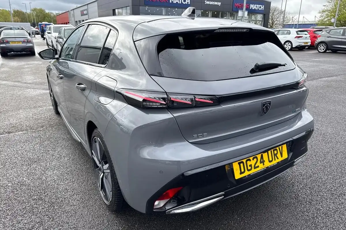 2024-peugeot-308-16-puretech-gt-180ps-big-14
