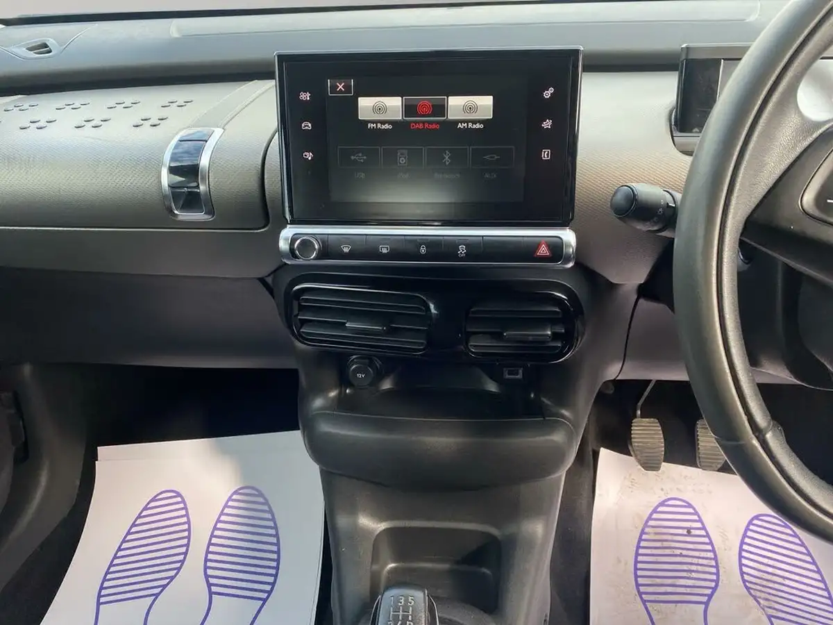 2017-citroen-c4-cactus-16bluehdi-feel-big-9