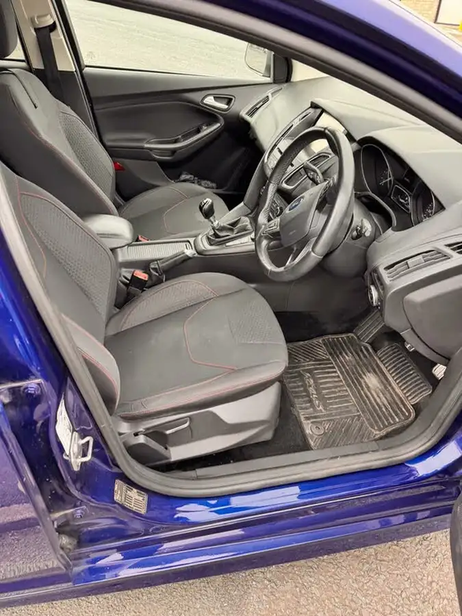 2016-ford-focus-15tdci-zetec-s-hatchback-big-5