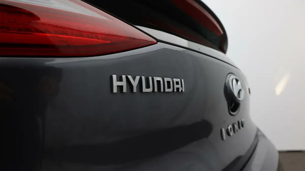 2019-hyundai-ioniq-16-gdi-premium-hybrid-big-21