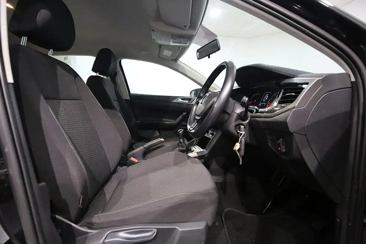 2018-volkswagen-polo-10-se-75ps-big-14