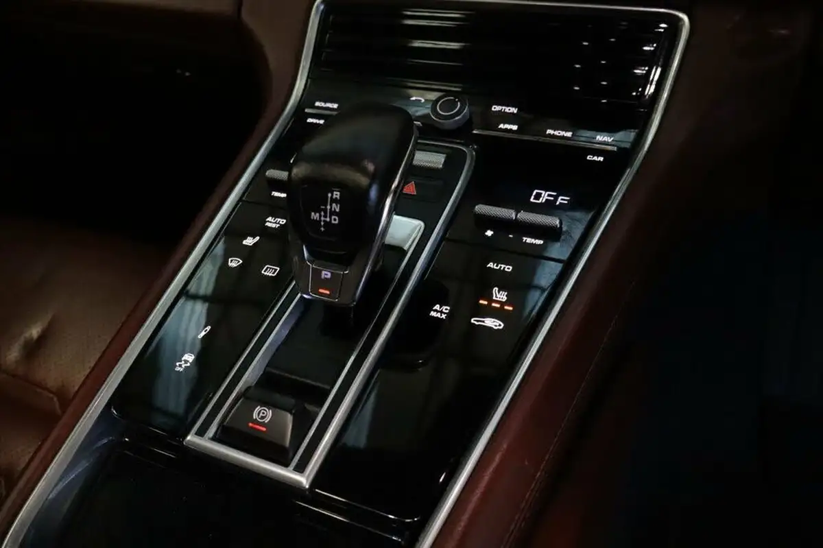 2017-porsche-panamera-40-v8-4s-diesel-422ps-sport-turismo-big-25