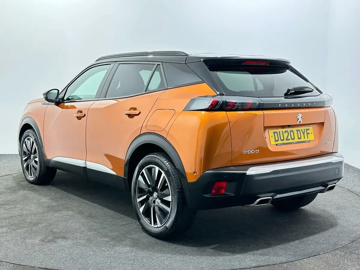 2020-peugeot-2008-suv-12-puretech-gt-line-big-4