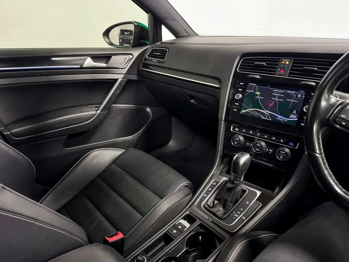 2018-volkswagen-golf-20-tsi-r-hatchback-5d-dsg-big-21
