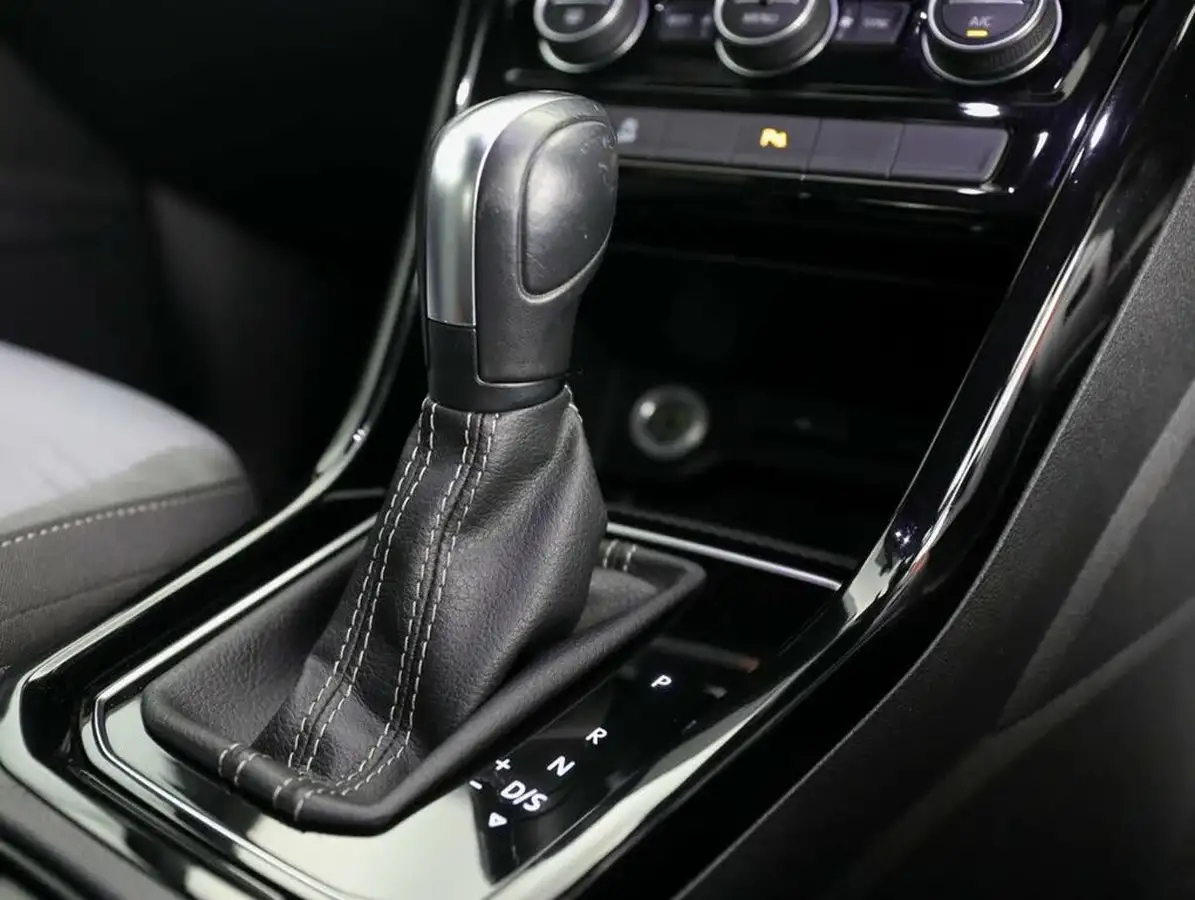 2020-volkswagen-touran-15-tsi-r-line-dsg-big-21