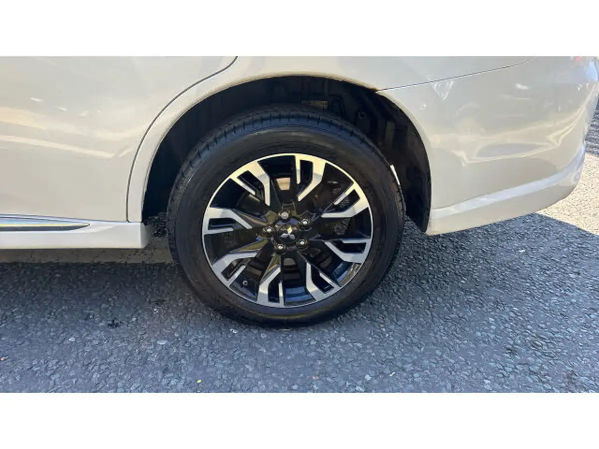 2015-mitsubishi-outlander-20-gx4h-phev-big-26
