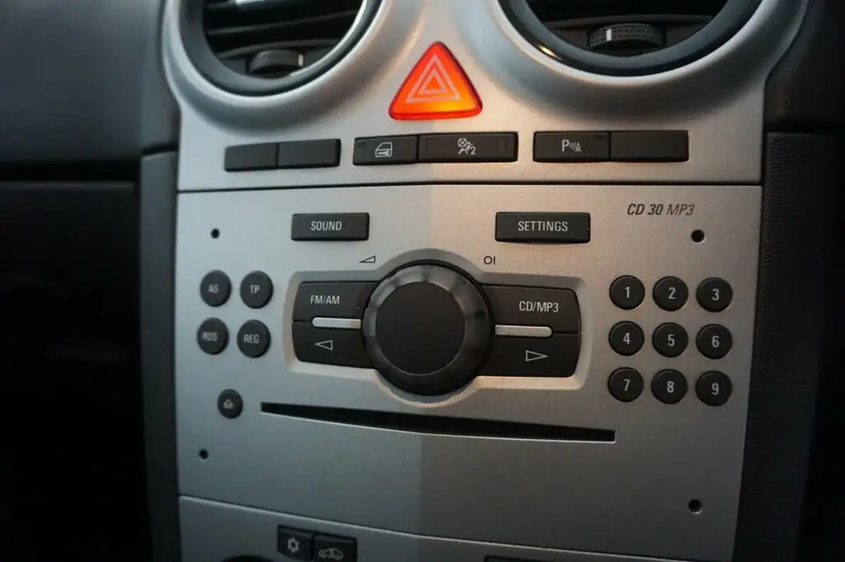 2010-vauxhall-corsa-14-exclusiv-100ps-5d-auto-big-27