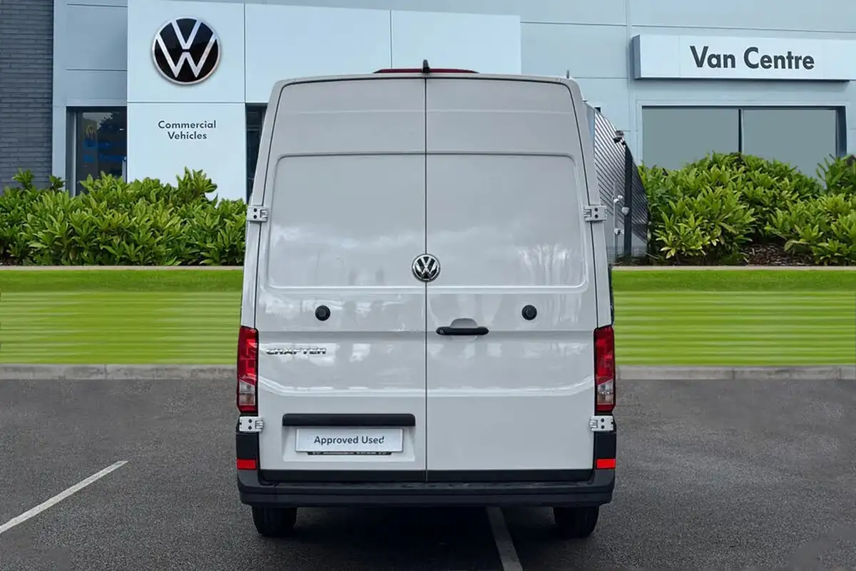2024-volkswagen-crafter-big-3