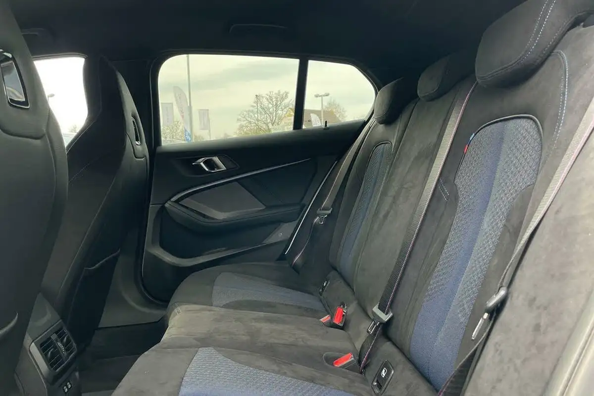 2021-bmw-1-series-20-m135i-xdrive-big-28
