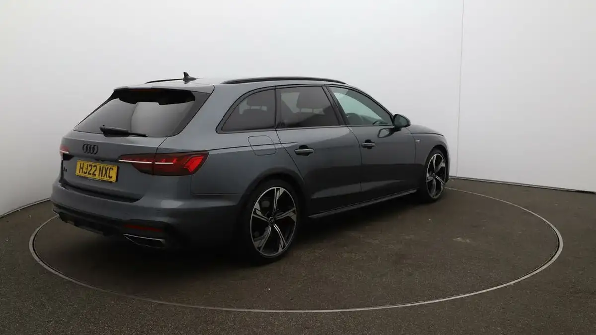 2022-audi-a4-avant-20-35-tfsi-black-edition-s-tronic-big-46