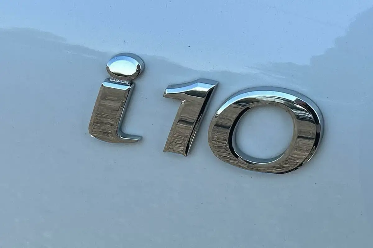 2018-hyundai-i10-10-se-67ps-big-24