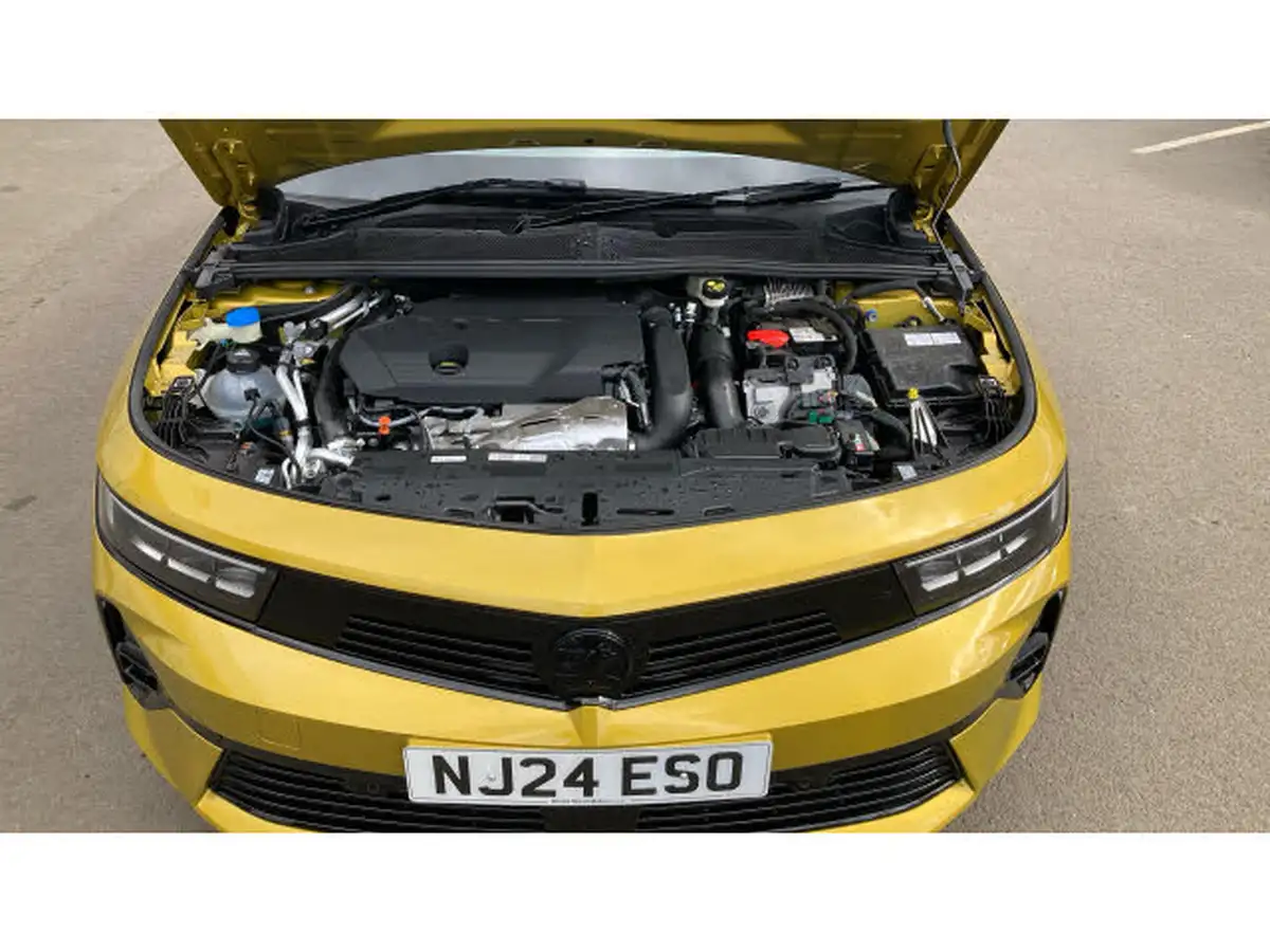 2024-vauxhall-astra-16-gse-hatchback-big-7