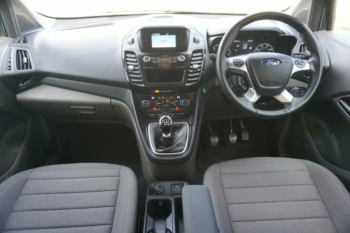 2021-ford-grand-tourneo-connect-15-titanium-big-4