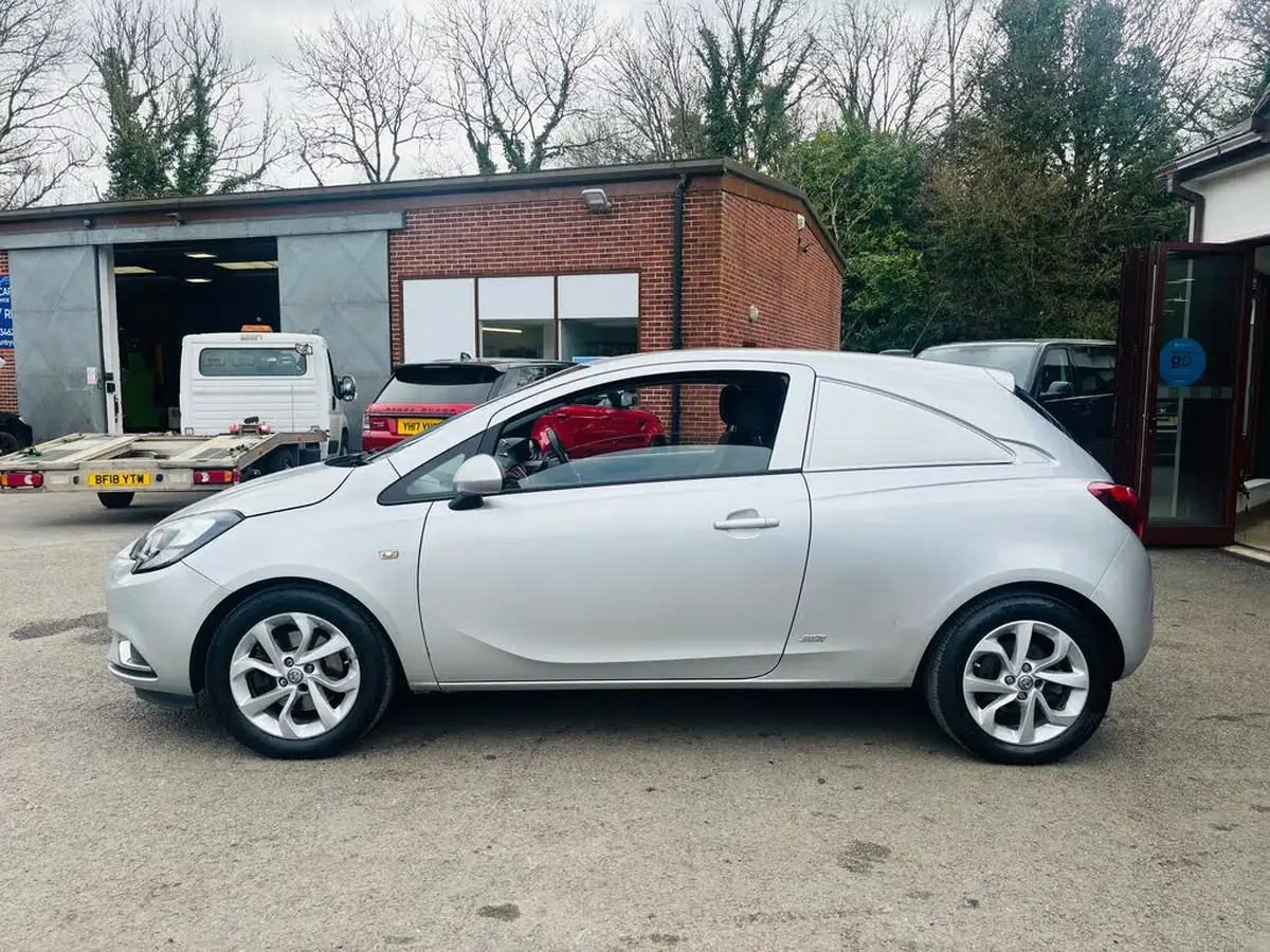2017-vauxhall-corsavan-13cdti-sportive-big-3