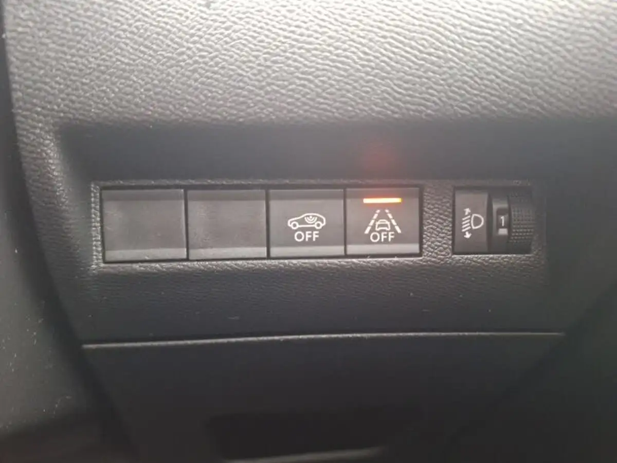 2022-peugeot-208-12-puretech-active-premium-75bhp-big-17