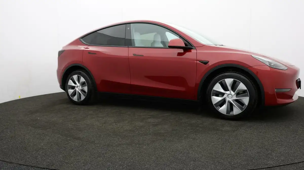 2022-tesla-model-y-e-long-range-big-39