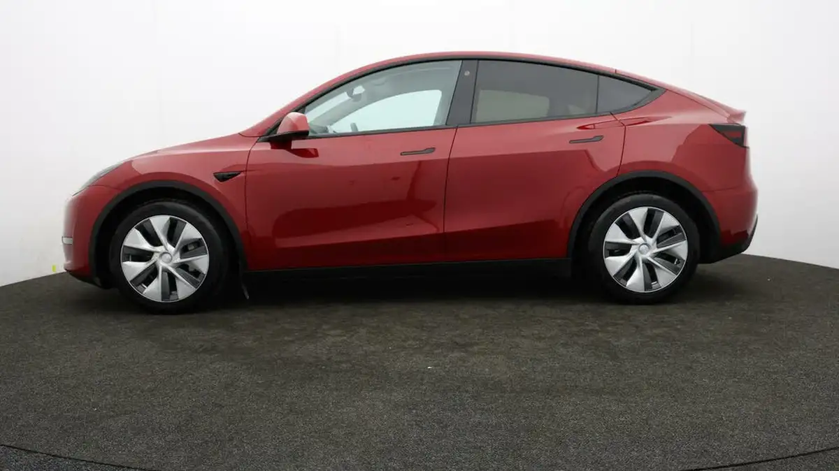 2022-tesla-model-y-e-long-range-big-63