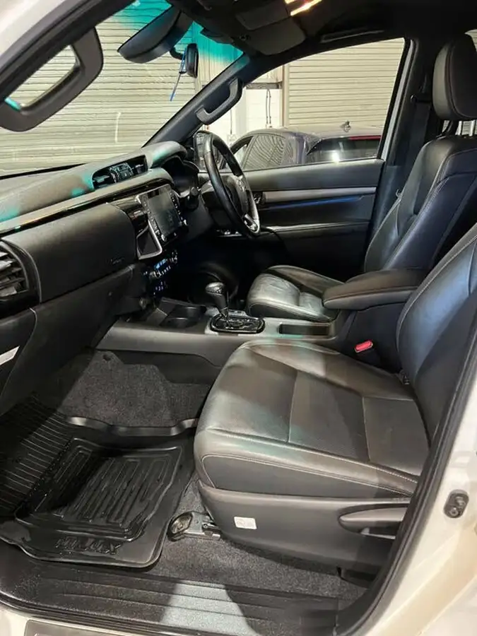 2021-toyota-hi-lux-28d-4d-invincible-x-at35-204hpeu6dt-e-big-15
