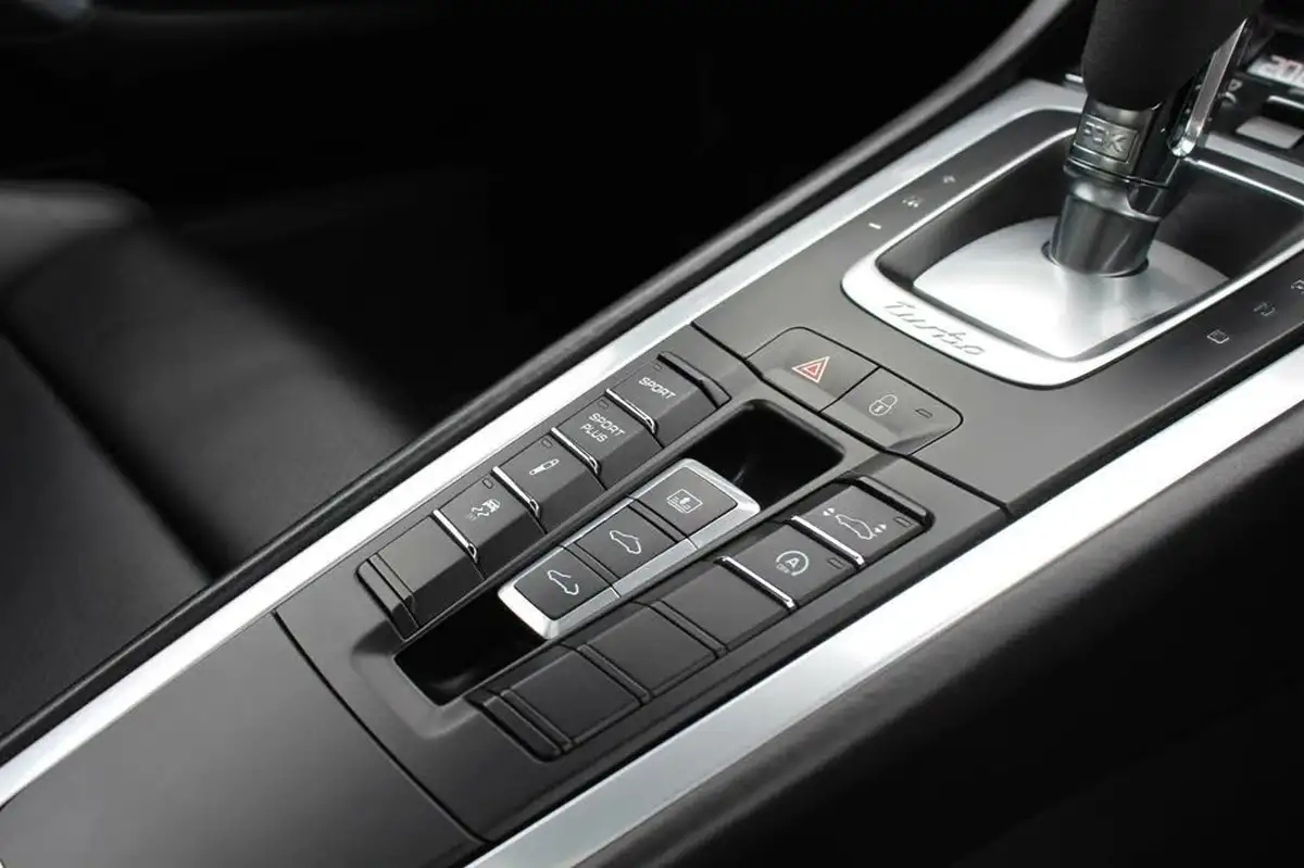 2014-porsche-911-38-turbo-coupe-big-30