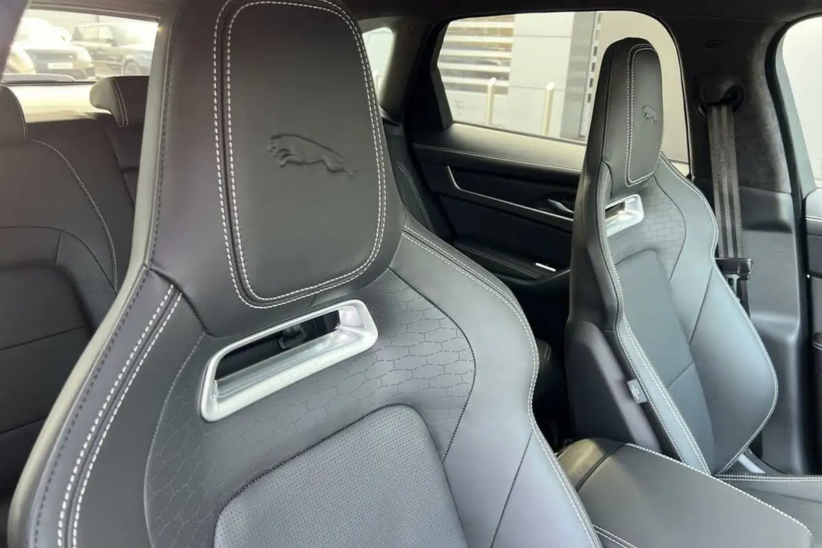 2024-jaguar-f-pace-20-d200-r-dynamic-hse-black-90th-anniversary-edition-big-63