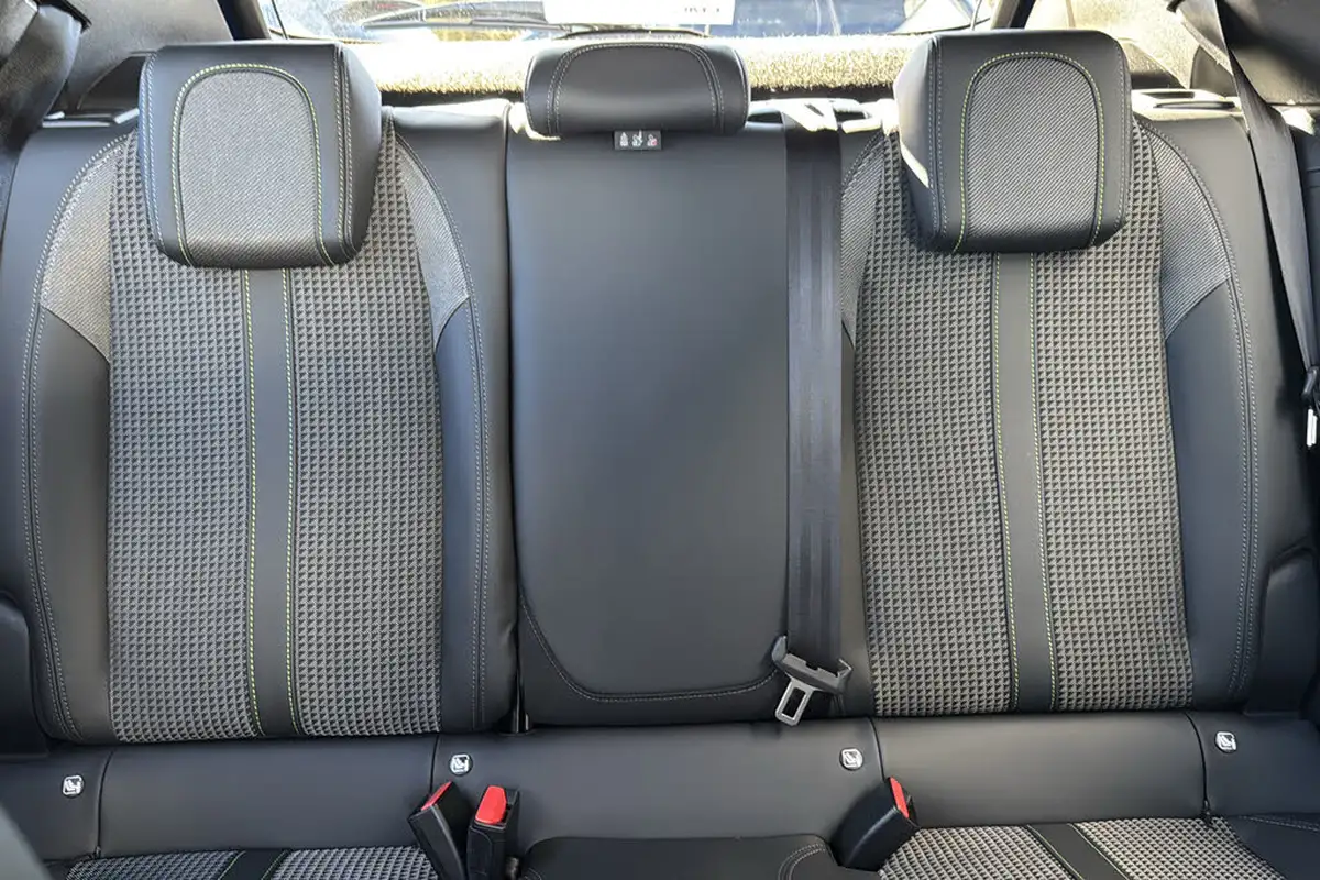 2021-peugeot-2008-suv-e-gt-big-45