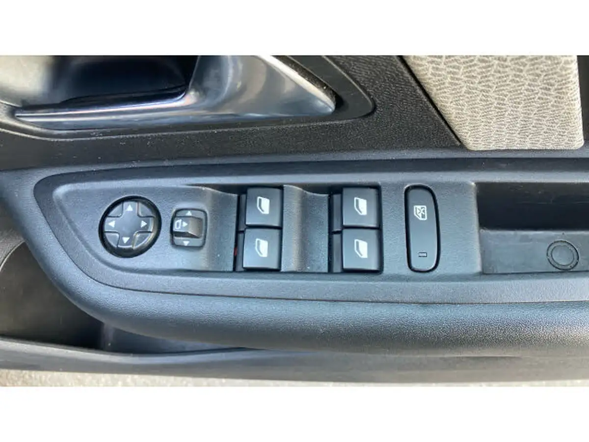 2022-citroen-c4-12-puretech-shine-130ps-big-22