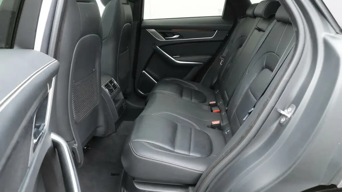 2023-jaguar-f-pace-20-p250-r-dynamic-black-big-16