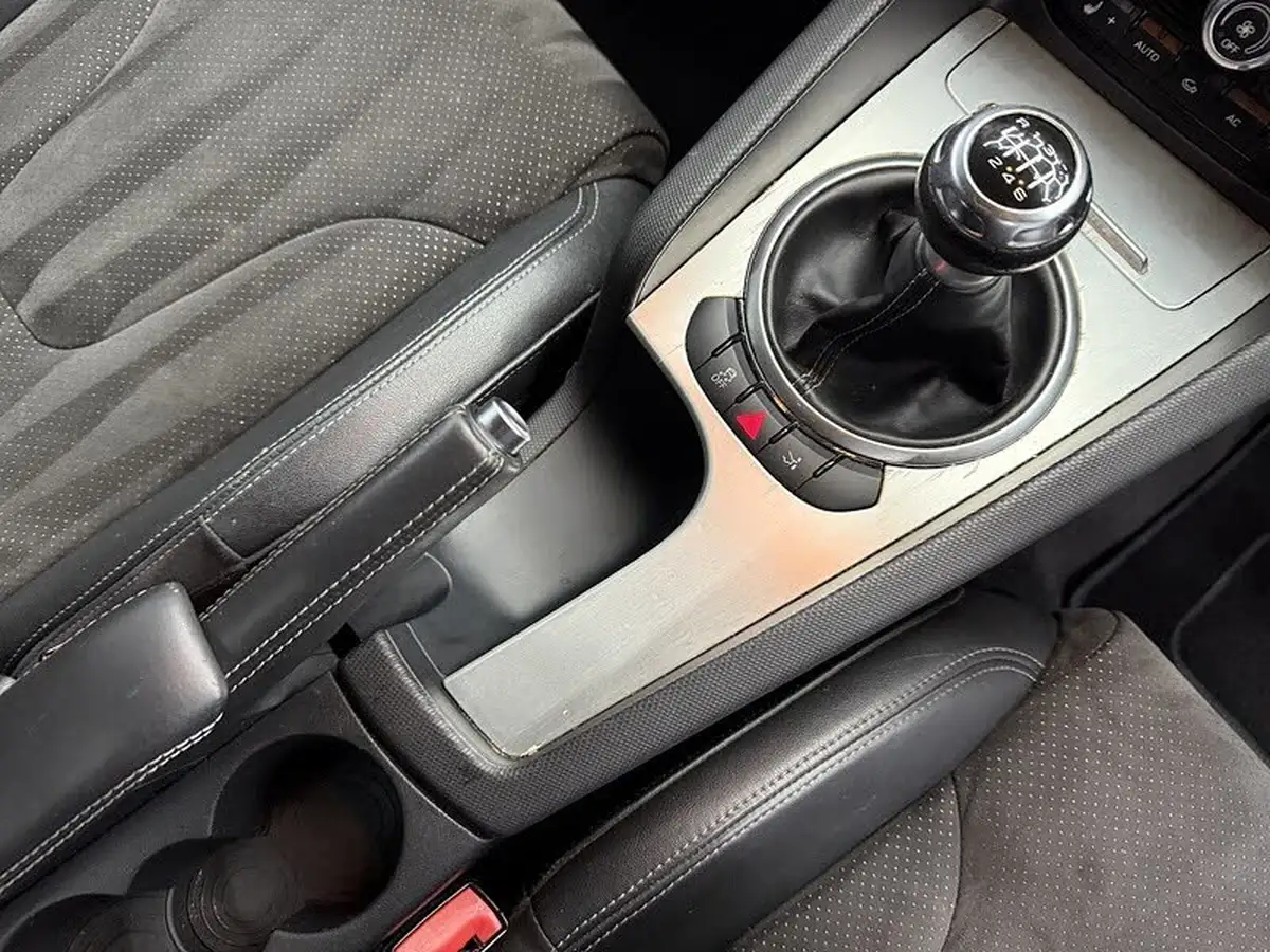 2010-audi-tt-coupe-20-tdi-s-line-big-31