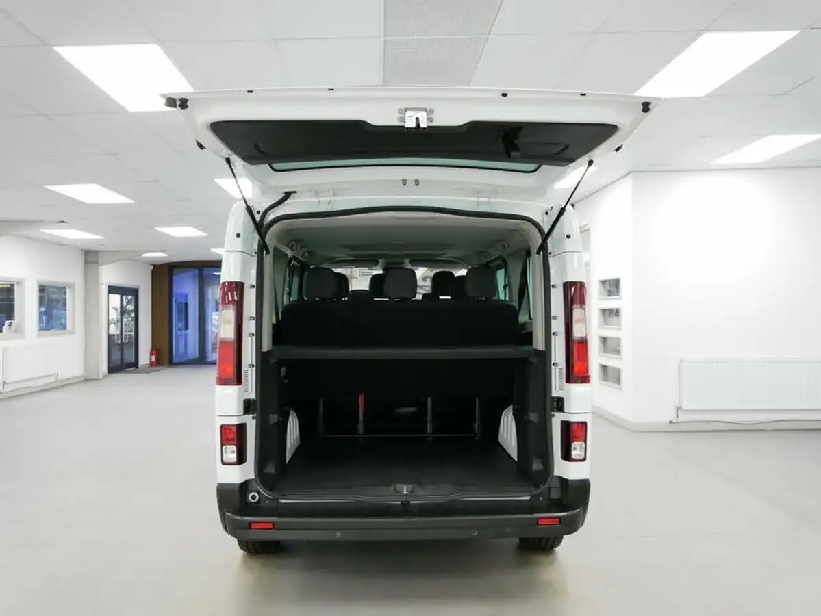 2023-renault-trafic-passenger-20-blue-dci-ll30-170-sport-big-7