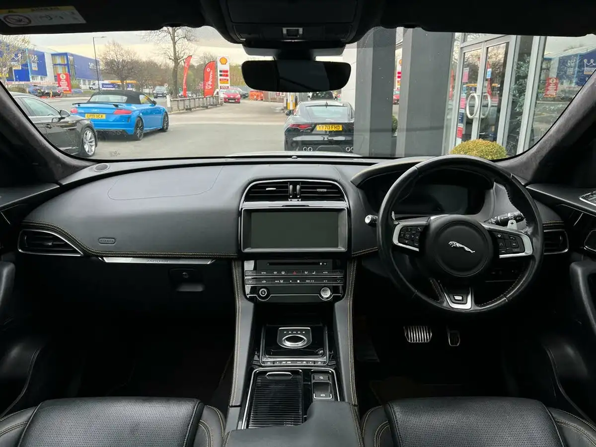 2019-jaguar-f-pace-20i-300-sport-big-8