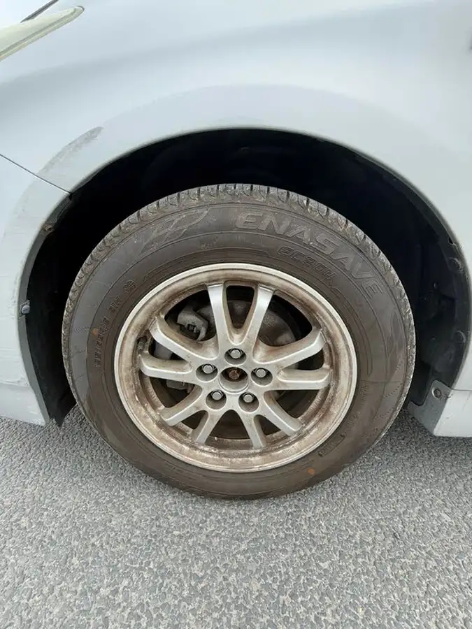 2011-toyota-prius-big-5