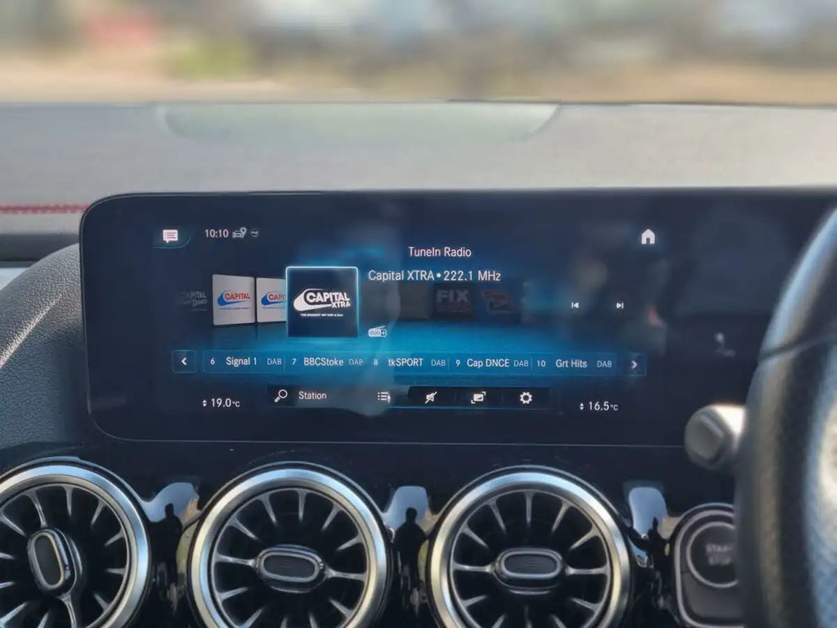 2021-mercedes-benz-eqa-e-eqa-250-amg-line-big-28