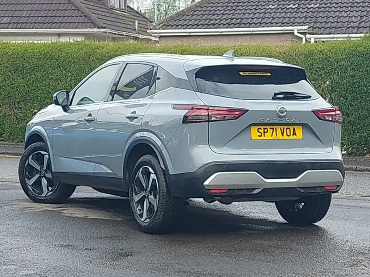 2021-nissan-qashqai-13-dig-t-premiere-edition-158ps-x-tronic-big-1