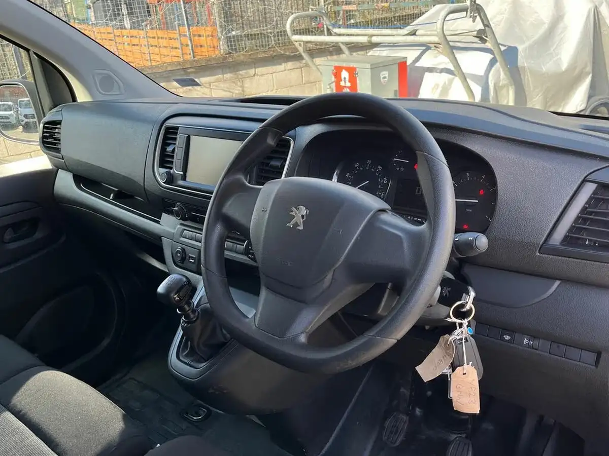2023-peugeot-expert-15-bluehdi-professional-premium-long-1000-big-4