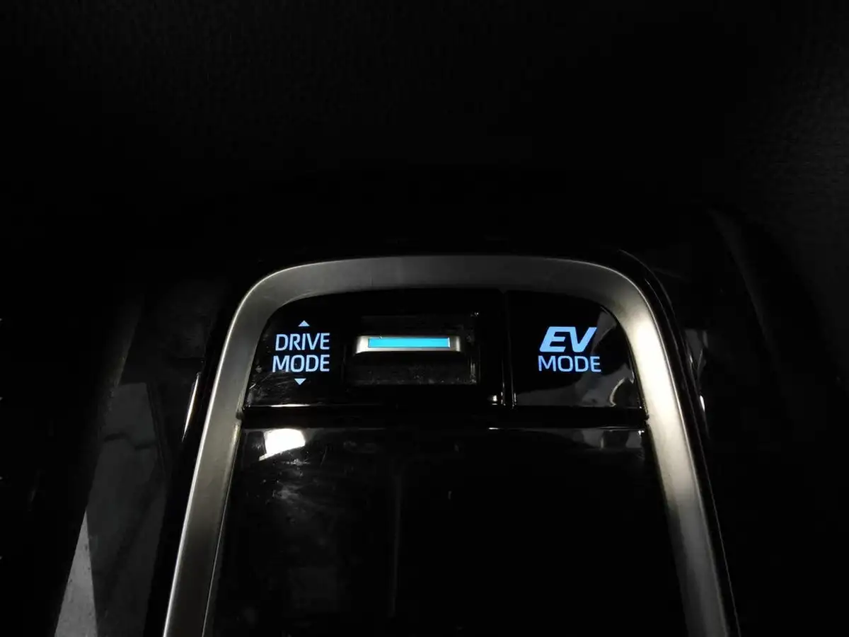 2021-toyota-corolla-18-vvt-i-gr-sport-17in-alloy-wheelstrk-touring-sports-big-18