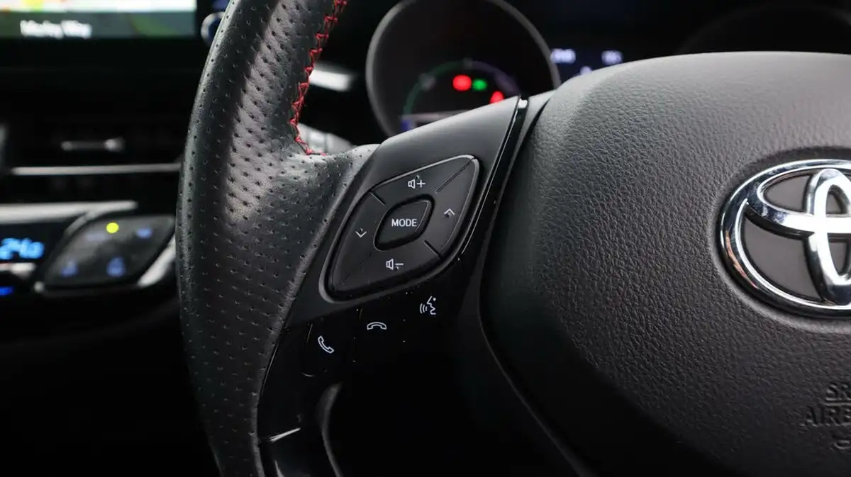 2021-toyota-c-hr-18-vvt-i-gr-sport-big-26