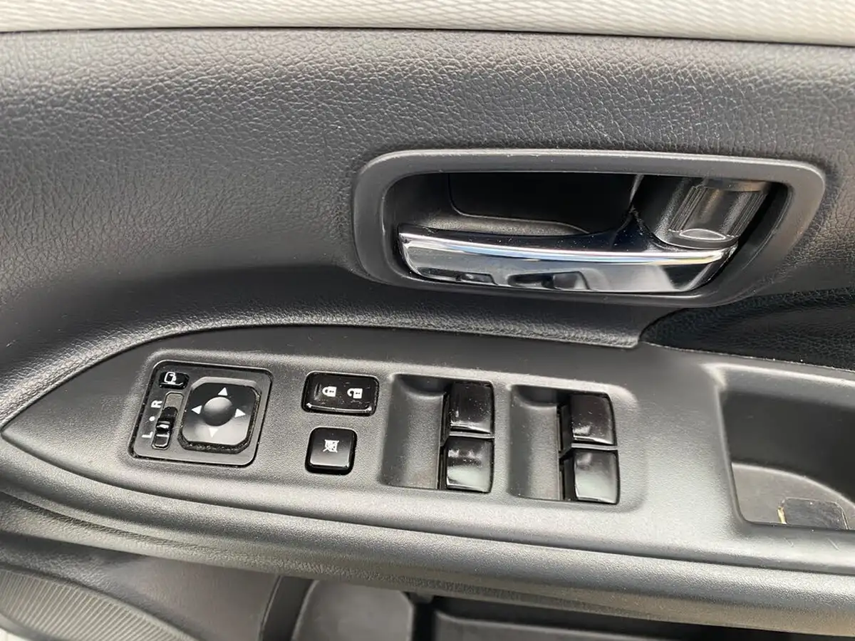 2014-mitsubishi-outlander-20-gx4h-big-20
