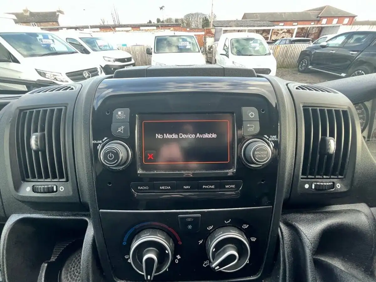2022-peugeot-boxer-22-bluehdi-professional-435-l4-h2-big-30