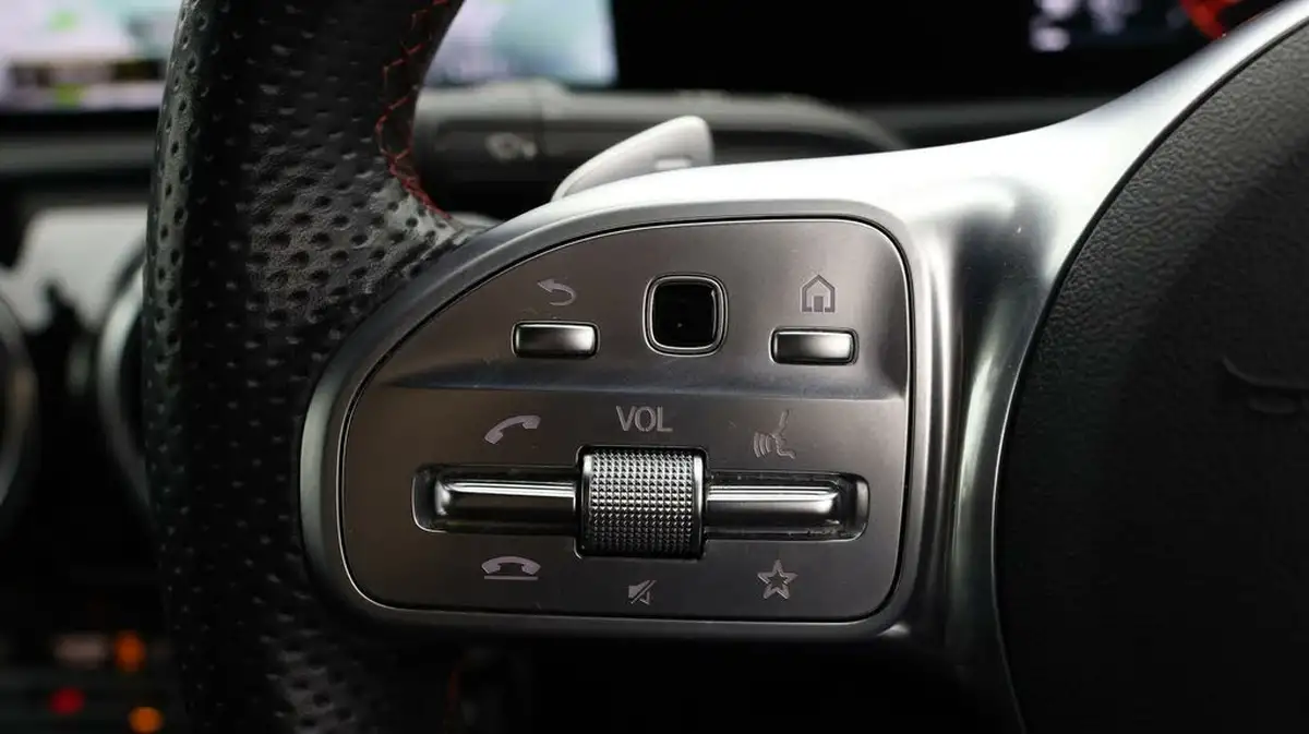2019-mercedes-benz-a-class-20-a220-amg-line-saloon-4d-4matic-big-21