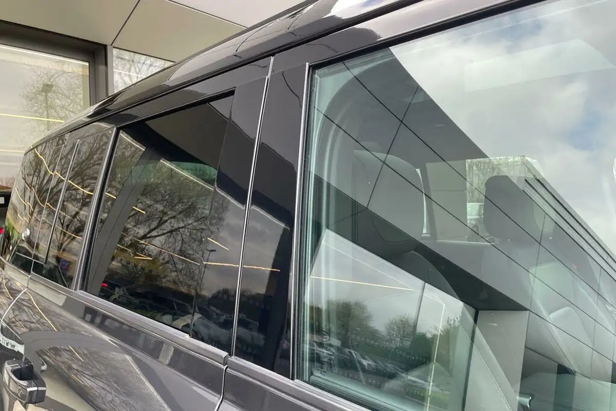 2023-land-rover-110-defender-30-d300-x-dynamic-hse-big-23