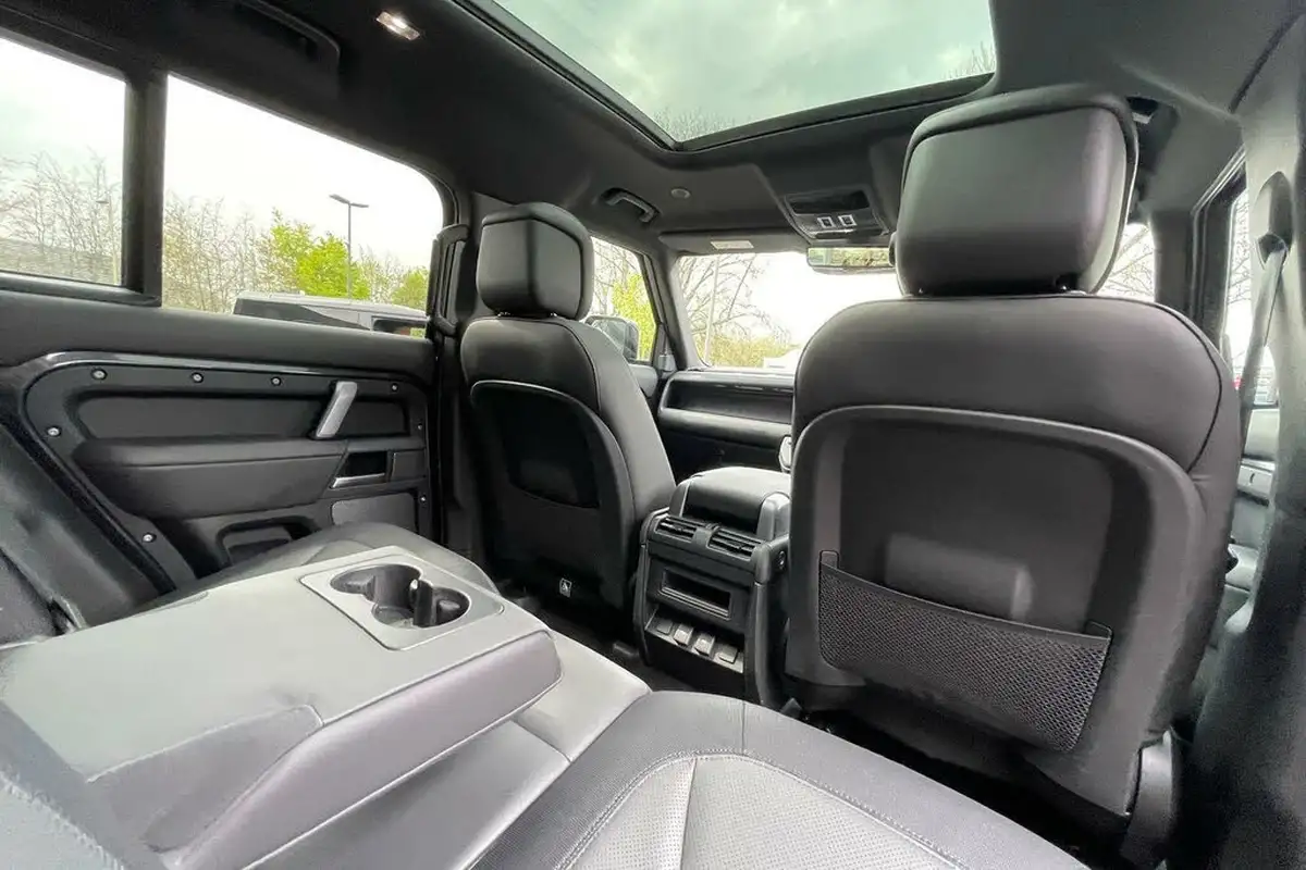 2023-land-rover-110-defender-30-d300-x-dynamic-hse-big-46