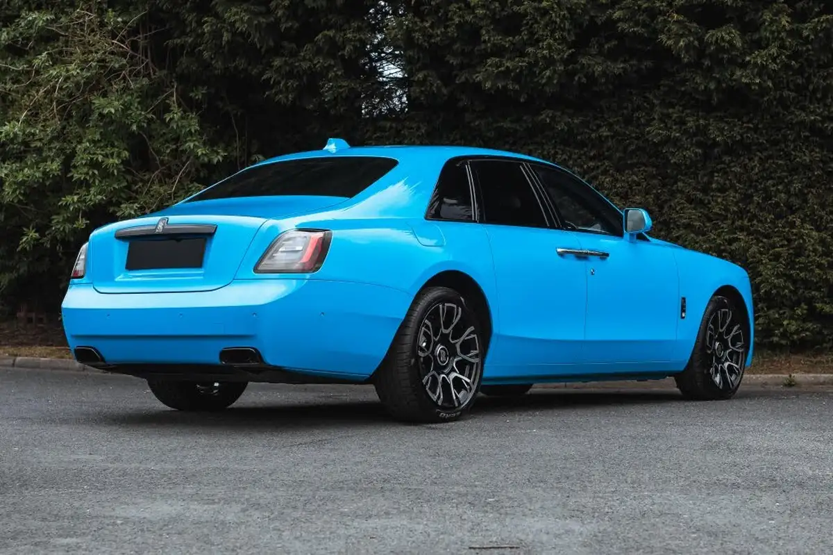 2024-rolls-royce-ghost-675-black-badge-big-18