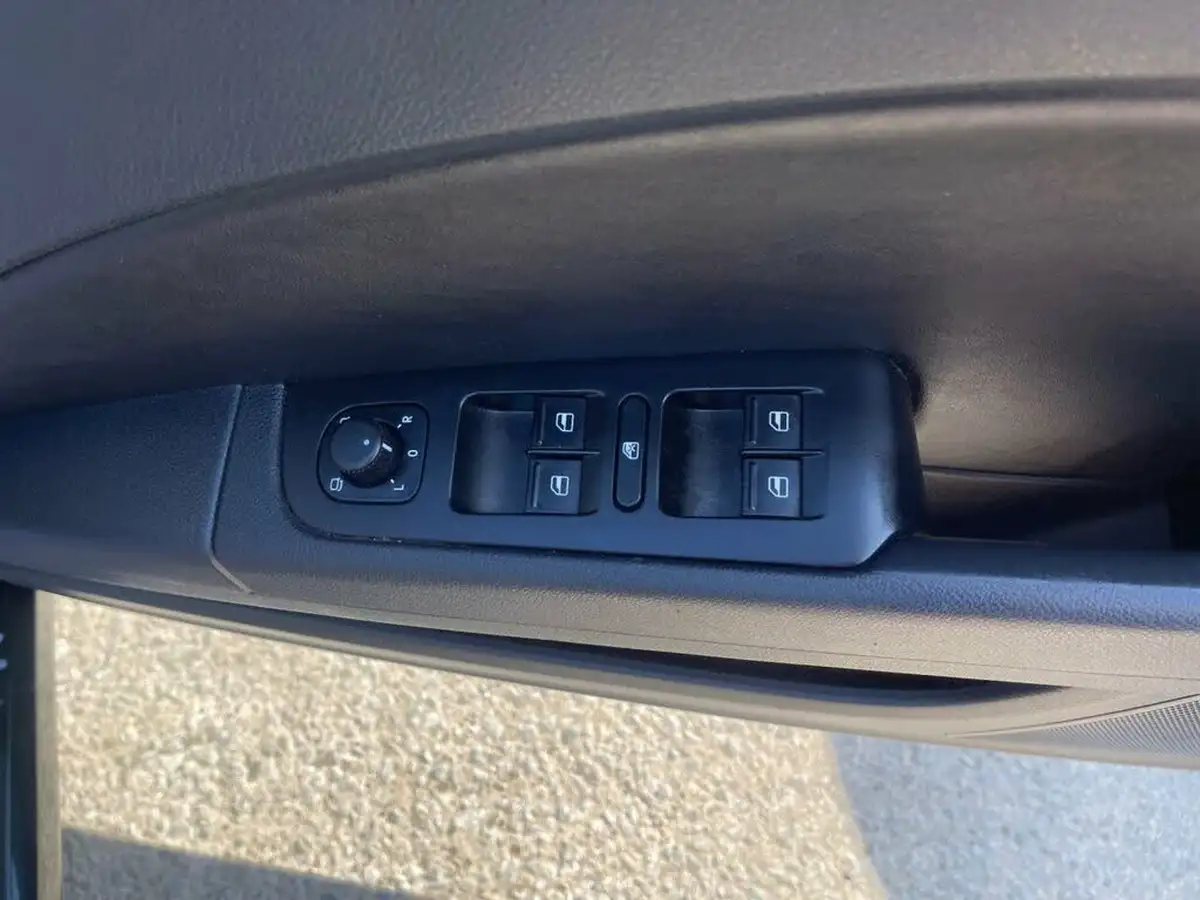 2011-skoda-superb-20td-elegance-172ps-estate-dsg-big-35