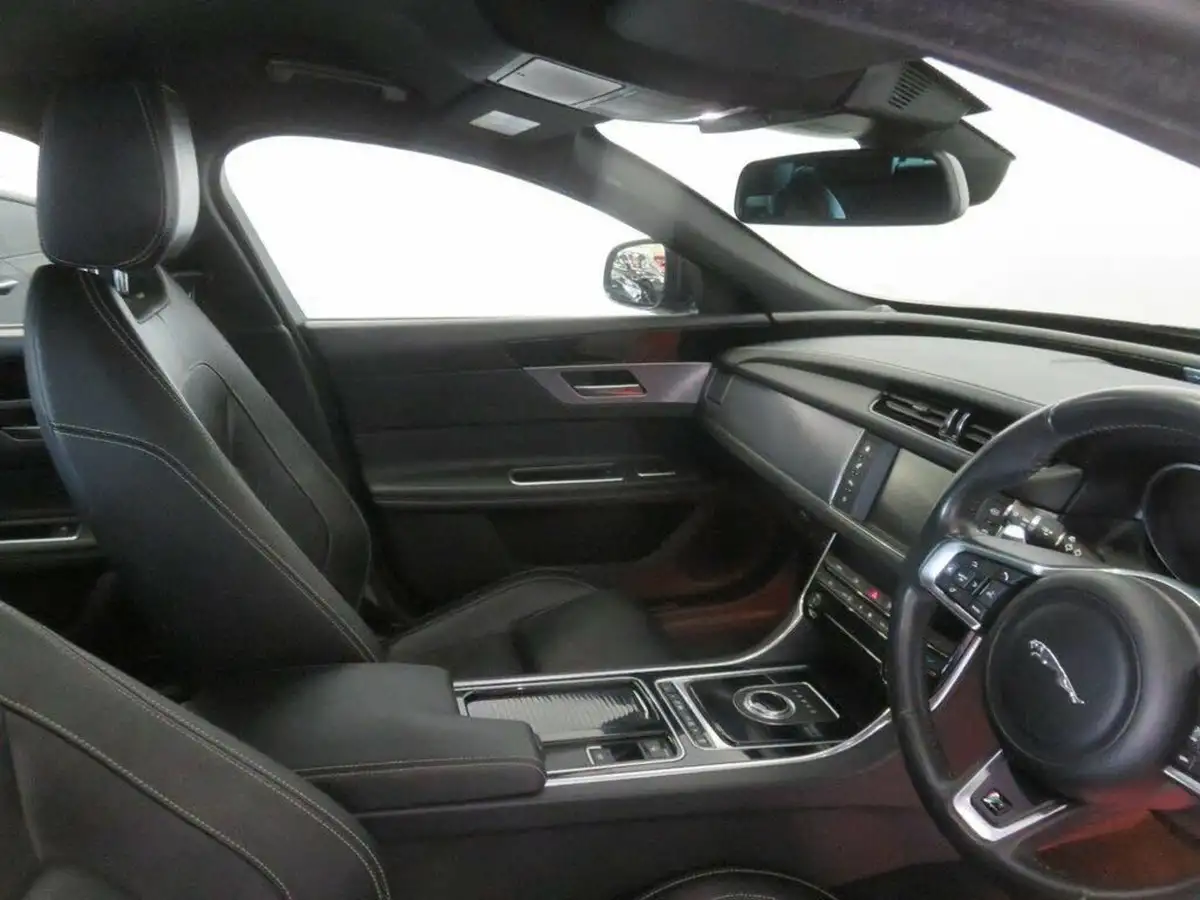 2017-jaguar-xf-20td-r-sport-180ps-saloon-4d-1999cc-auto-big-23