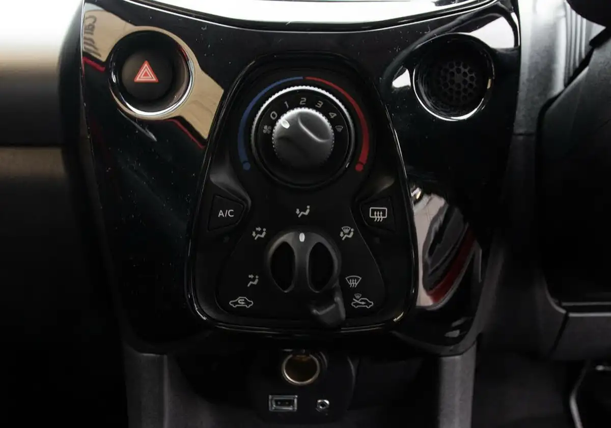 2016-citroen-c1-10-vti-flair-5d-etg-big-31