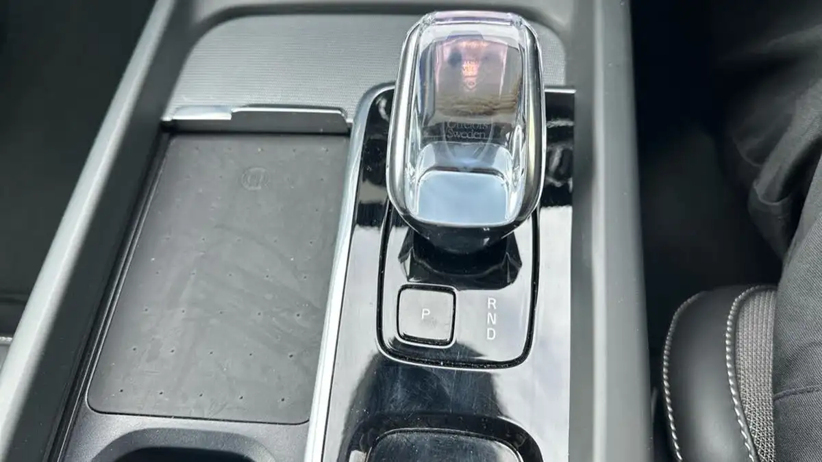 2025-volvo-xc60-20-b5-plus-black-edition-big-45