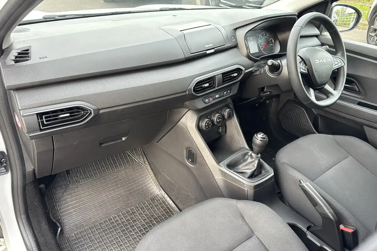 2023-dacia-jogger-10-tce-essential-big-9
