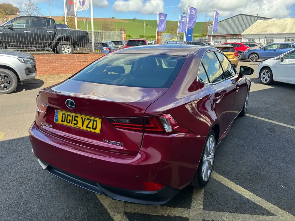 2015-lexus-is-300h-25-executive-edition-big-4