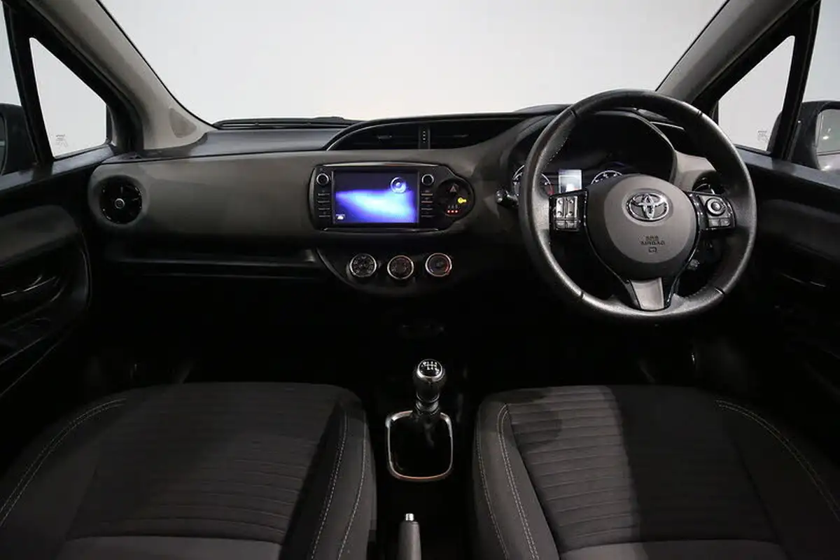 2019-toyota-yaris-15-vvt-i-icon-tech-111bhp-1496cc-big-1